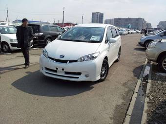 2010 Toyota Wish Photos