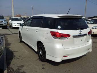 2010 Toyota Wish Pictures