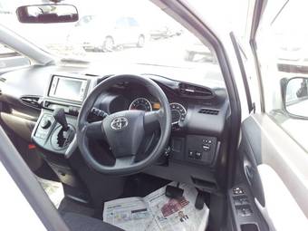 2010 Toyota Wish Images