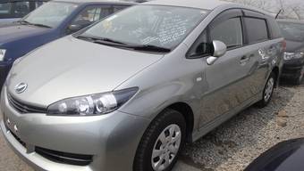 2010 Toyota Wish Photos