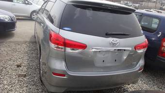 2010 Toyota Wish Pictures