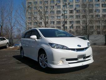 2010 Toyota Wish Photos