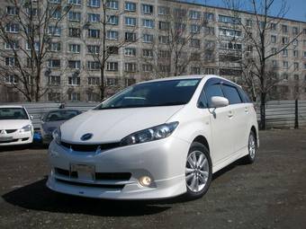 2010 Toyota Wish Pictures