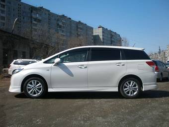 2010 Toyota Wish Photos