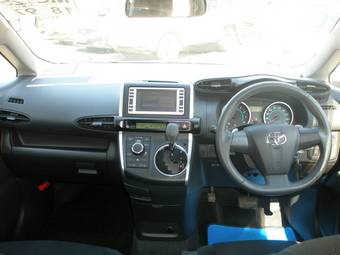 2010 Toyota Wish Pictures