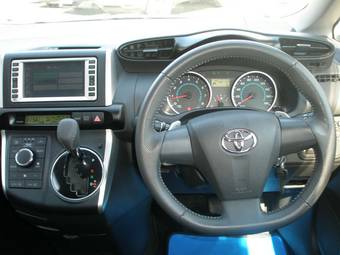 2010 Toyota Wish Pics