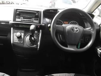 2010 Toyota Wish Pictures