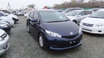 2010 Toyota Wish Photos