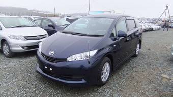 2010 Toyota Wish Photos