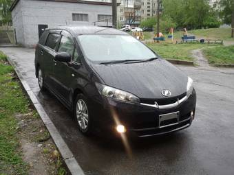 2010 Toyota Wish Photos