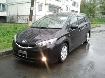 2010 Toyota Wish Photos