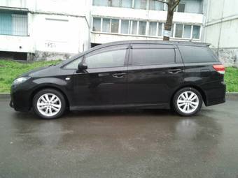 2010 Toyota Wish Pictures