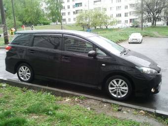 2010 Toyota Wish Photos