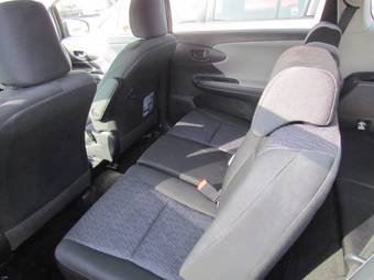 2011 Toyota Wish Pictures