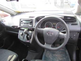2011 Toyota Wish Pictures