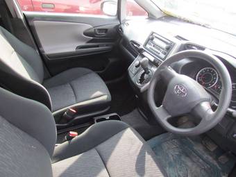 2011 Toyota Wish Images