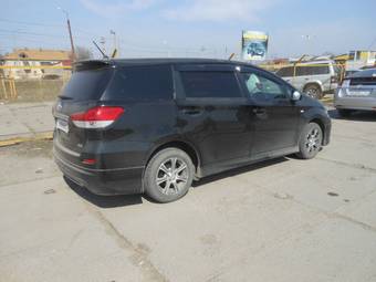 2011 Toyota Wish Pictures