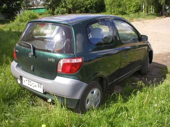 1999 Toyota Yaris Photos