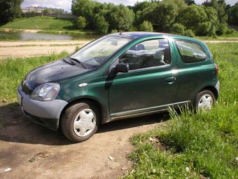 1999 Toyota Yaris Photos