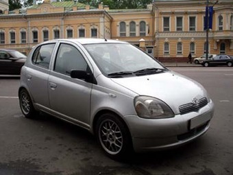 1999 Toyota Yaris Images