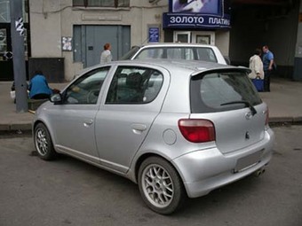 1999 Toyota Yaris Pictures