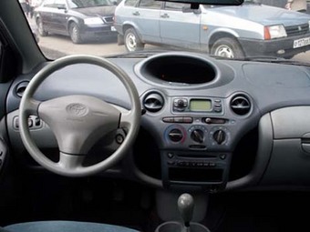 1999 Toyota Yaris Pics