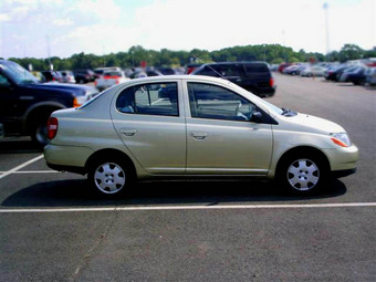 2002 Toyota Yaris Pics