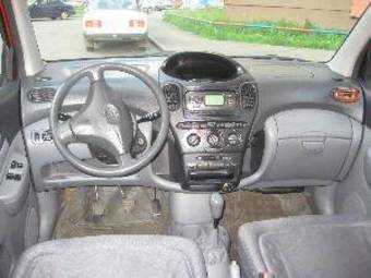 2002 Toyota Yaris Photos