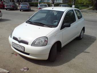 2002 Toyota Yaris Images