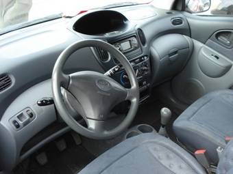 2002 Toyota Yaris Photos