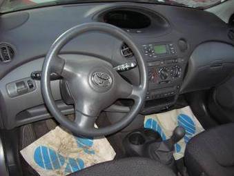 2003 Toyota Yaris Photos