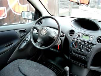 2003 Toyota Yaris Photos