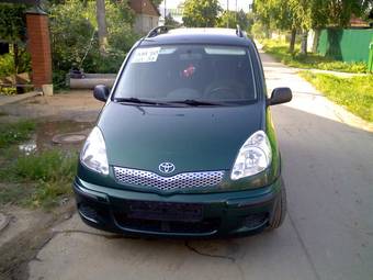 2003 Toyota Yaris Photos