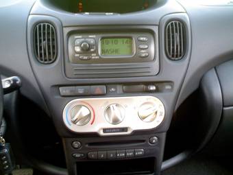 2003 Toyota Yaris Pics