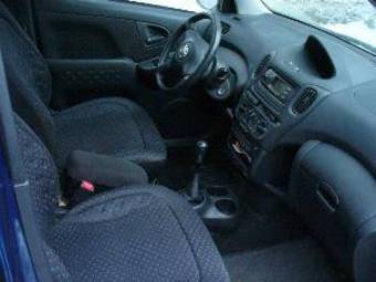 2003 Toyota Yaris Photos