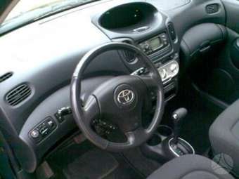 2004 Toyota Yaris Photos