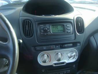 2004 Toyota Yaris Pictures