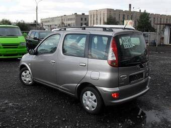 2004 Toyota Yaris Photos