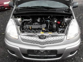2004 Toyota Yaris Images