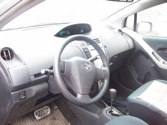 2005 Toyota Yaris Photos