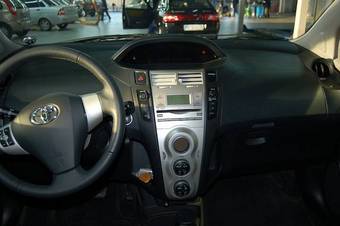 2008 Toyota Yaris Images