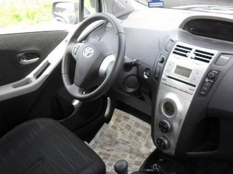 2009 Toyota Yaris Photos