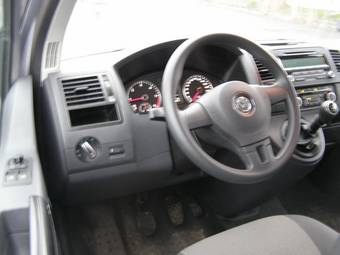 2010 Volkswagen Caravelle Photos