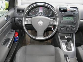 2004 Volkswagen Golf Photos