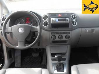 2008 Volkswagen Golf Photos