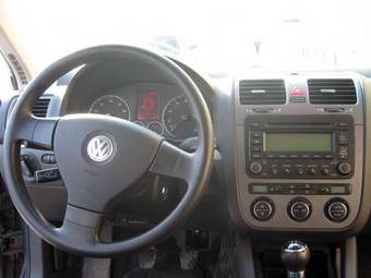 2005 Volkswagen Jetta Photos