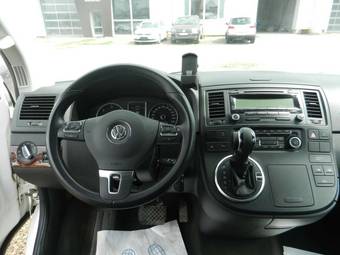 2010 Volkswagen Multiven Pictures