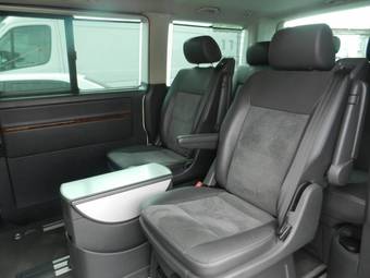 2010 Volkswagen Multiven Photos