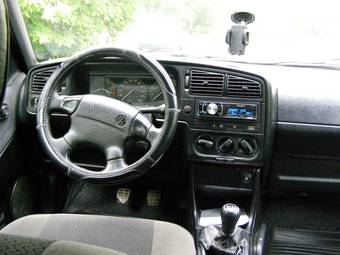 1995 Volkswagen Passat Photos