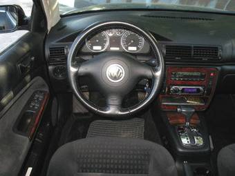 2002 Volkswagen Passat Pictures